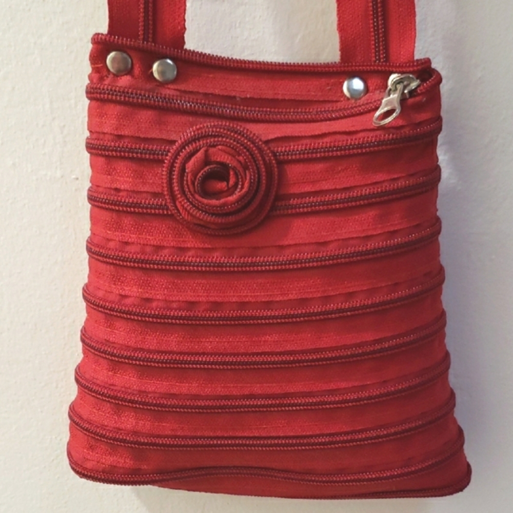Vintage Red Rosette Zipper Bag